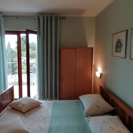 Near Beach - Apartments Marica Rovinj Exteriör bild
