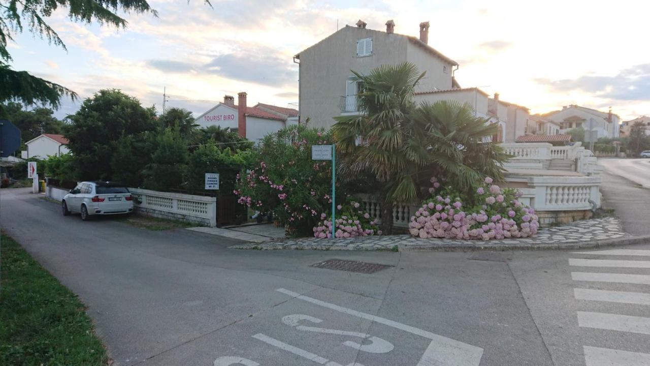 Near Beach - Apartments Marica Rovinj Exteriör bild